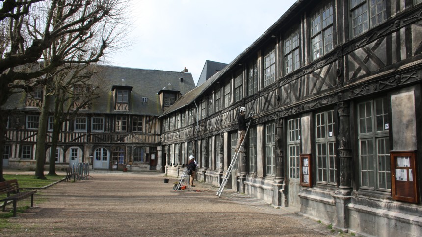 L'aître Saint-Maclou. De l'archéologie du bâti à l'ostéo-archéologie